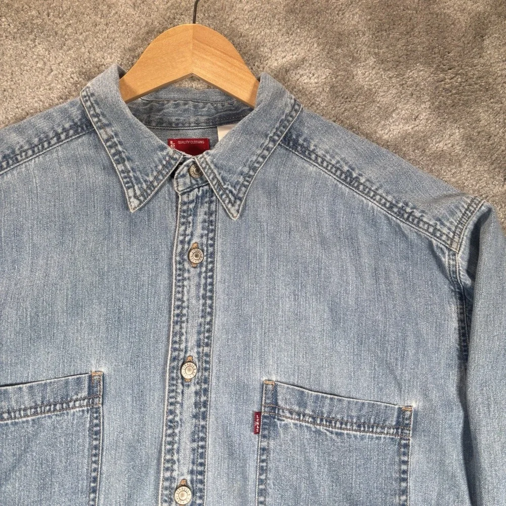 Vintage Levis Shirt Mens M Light Blue Denim Long Sleeve Button Up Pockets 2002